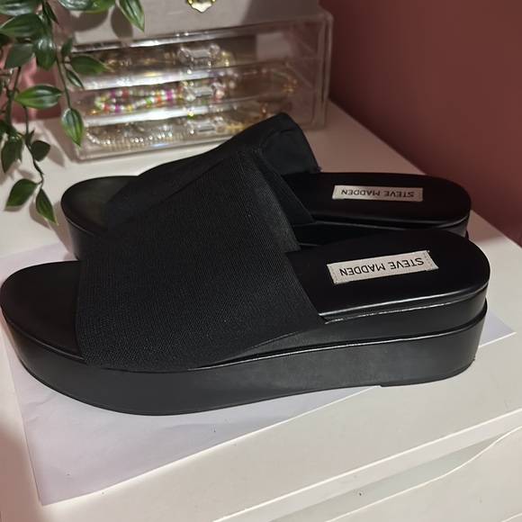 Steve Madden Black Platforms - Picture 1 of 4